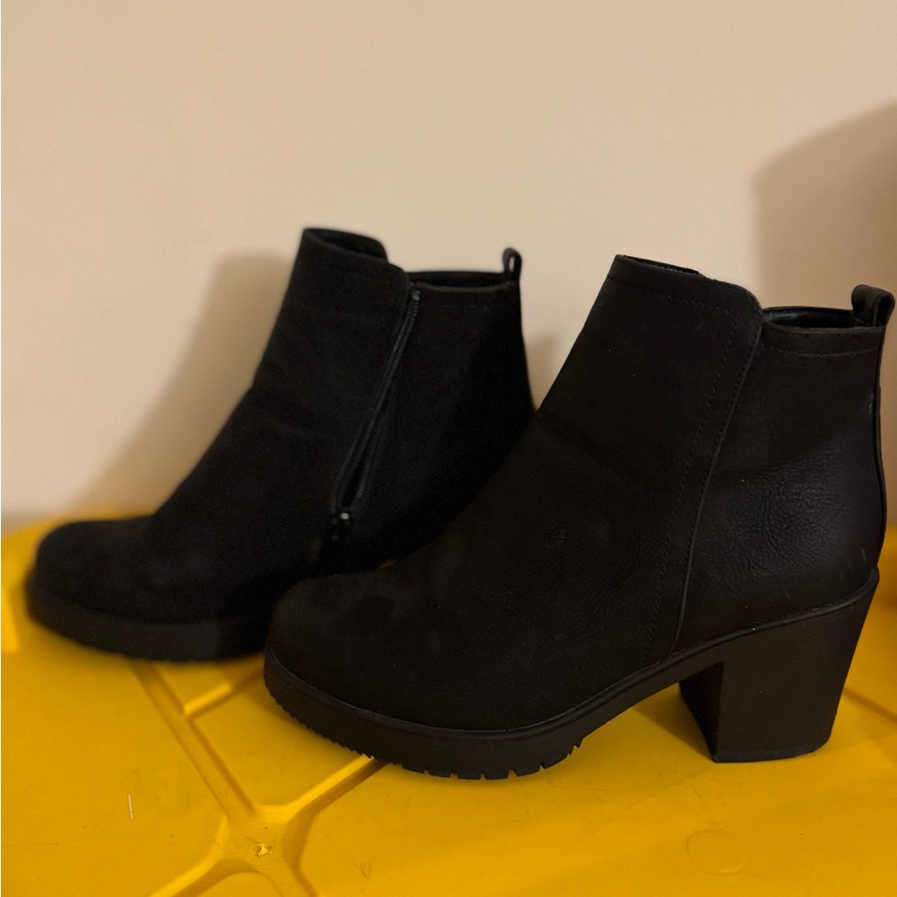 Black 2 3/4” block heel boots 
Women’s size 9